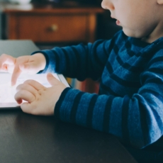 Por uma internet mais saudável e segura para crianças e adolescentes