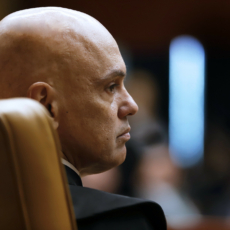 Moraes devolve a vista de ações que discutem suspensão do WhatsApp
