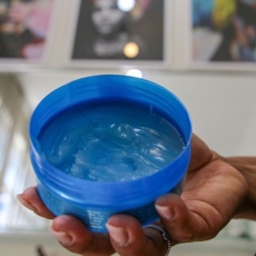 Anvisa proíbe a venda de todas as pomadas para modelar e trançar os cabelos