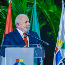 Lula é diagnosticado com pneumonia e adia em pelo menos um dia a viagem à China