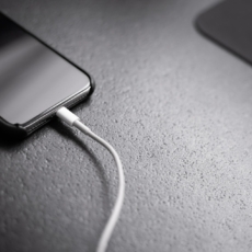 Justiça mantém suspensa venda de iPhone sem carregador