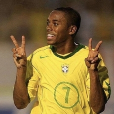 Robinho: STF forma maioria para manter prisão do ex-jogador condenado por estupro