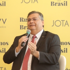 Flávio Dino defende rol taxativo para responsabilização de redes sociais