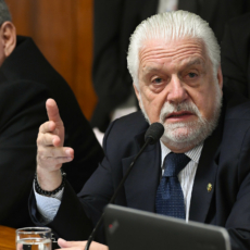 Pedido de vista adia votação da prorrogação da desoneração da folha de pagamentos