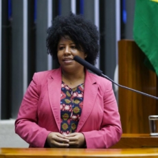 Projeto do governo para igualdade salarial entre gêneros é aprovado na Câmara
