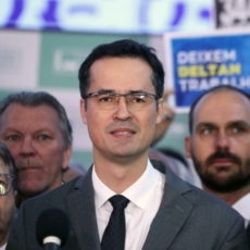 O que especialistas dizem sobre a decisão do TSE de cassar mandato de Dallagnol