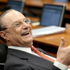 Indulto natalino concedido por Bolsonaro se aplica a Paulo Maluf, decide Fachin