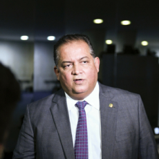 CCJ do Senado aprova PEC dos quinquênios