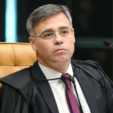 Mendonça suspende processos sobre tributação do terço de férias em todo o Brasil