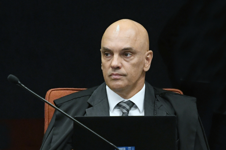 alexandre de moraes vínculo trabalhista app