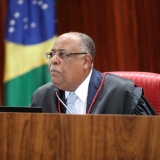 Bolsonaro no TSE: Minuta do golpe e 8 de janeiro tomam conta de sustentações orais