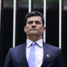 Relator acolhe argumentos da defesa e vota contra cassação de Sergio Moro