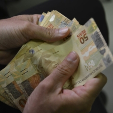 Governo amplia valor do mínimo existencial de R$ 303 para R$ 600