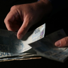 Devedor que recebe menos que R$ 3.960 não pode ter salário penhorado, diz TJSP