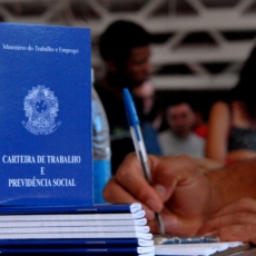 Com desempate pró-contribuinte, Carf afasta IR de verbas de acordo trabalhista