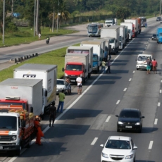 STF derruba dispositivos relativos a jornada e descanso de caminhoneiros