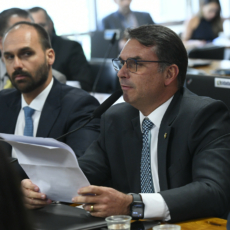 Flávio Bolsonaro diz que houve ‘sondagem’ com Delgatti para fazer teste nas urnas
