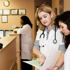 Fux pede vista e suspende julgamento sobre cursos de medicina