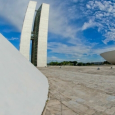Como sancionar servidores públicos que cometem infrações graves?
