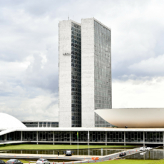 Caso Demóstenes: inelegibilidade de senador deve ser maior que a de deputado?