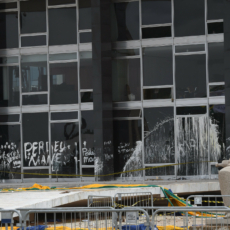 O dia em que a democracia foi abalada: retrospectiva e perspectiva após um ano