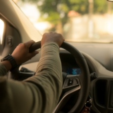 Fux cassa decisões que reconheciam vínculo empregatício entre motorista e Cabify