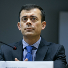 Governo fecha no azul em abril e prevê superávit acumulado em 12 meses para maio
