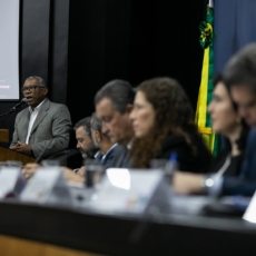 Governo e sindicatos dão início a debate sobre negociação coletiva