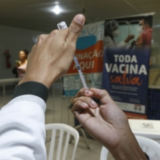 Falta de atualização do Censo 2022 impacta em dados da vacinação bivalente