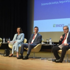 Segurança jurídica exige estabilidade nos Três Poderes, diz ministra do STJ