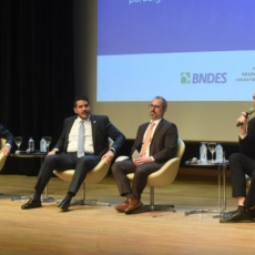 Direito deve ir além de somente buscar reduzir custos de transação, defende AGU