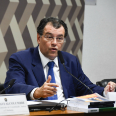 Eduardo Braga apresenta novo parecer da reforma tributária; confira a íntegra