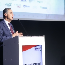 Barroso critica PEC que limita poderes dos membros do STF