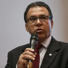 Câmara aprova urgência para sustar portaria que proíbe trabalho aos domingos e feriados