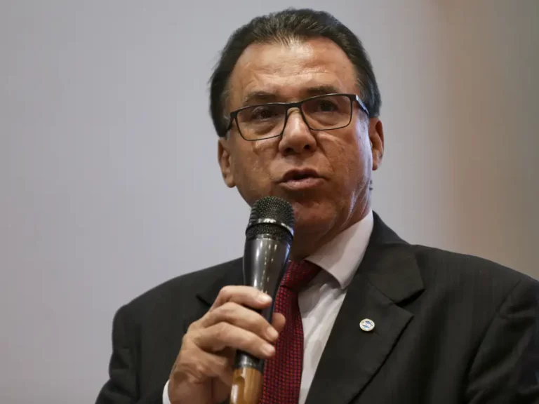 trabalho domingos e feriados