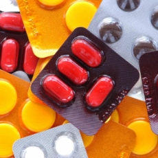 Poder público paga mais caro por medicamentos sem prescrição, aponta pesquisa