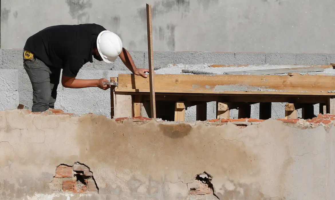 Modo aberto de disputa não pode ser utilizado em licitações de obras públicas