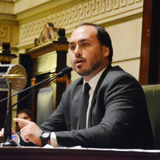 Os fundamentos de Moraes para autorizar investigação contra Carlos Bolsonaro