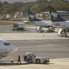 Aéreas podem limitar número de CPFs para emissão de passagens por milhas, decide juiz