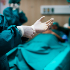 Hapvida deve indenizar em R$ 40 mil mulher que teve cirurgia negada