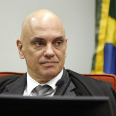 Moraes cassa decisão do TRT5 que reconhecia vínculo entre motorista e empresa