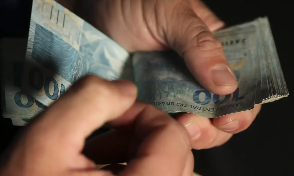 Concessões de consignado caem em maio para setor privado e beneficiários do INSS