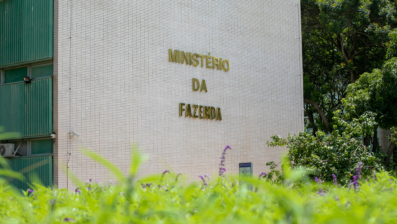 Fazenda revisa para cima sua projeção de crescimento e inflação em 2025