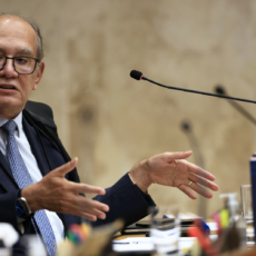 Mendes pede destaque e leva julgamento sobre aterros ao plenário físico do STF