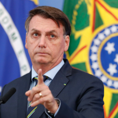 Com governo forjado na paranoia, Bolsonaro tinha no golpe único desfecho possível