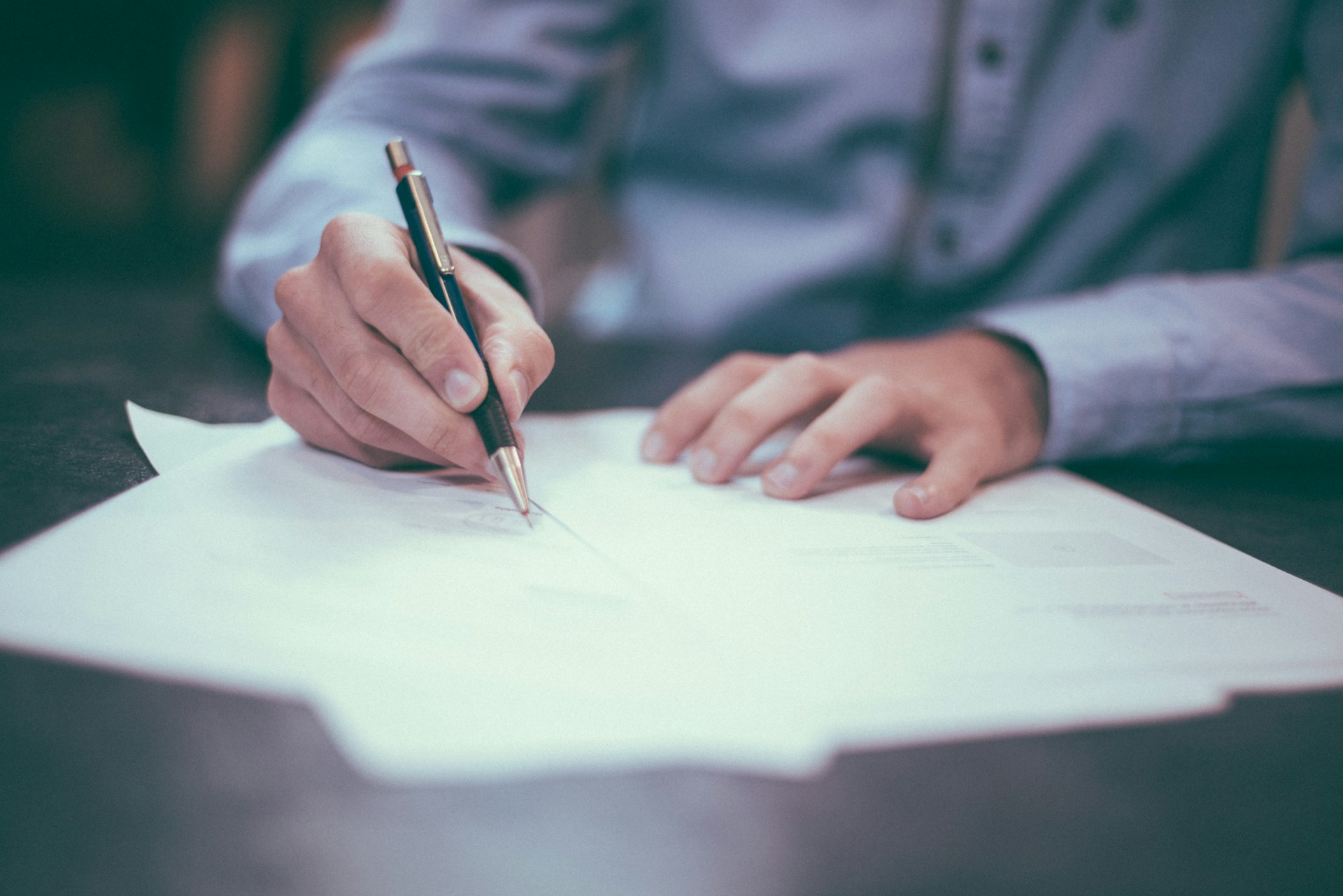 porque contratam escritorios