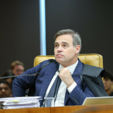 STF forma maioria pela ampliação do foro privilegiado, mas Mendonça pede vista