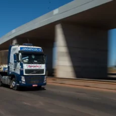 TST condena Marfrig a indenizar caminhoneiros em R$ 1,7 milhão por jornada excessiva