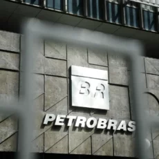 Que tipo de controle parlamentar cabe sobre as empresas estatais?