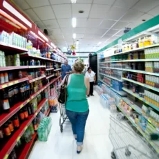 PL sobre venda de remédios em supermercados sofre críticas de relator e jurista